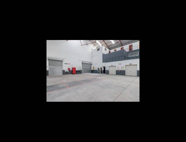 900M² BUSINESS TO LET IN GANTS PLAZA